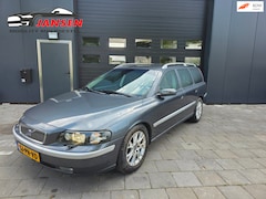 Volvo V70 - 2.5 T Geartronic Comfort Line | Trekhaak | Automaat | Cruise | Clima