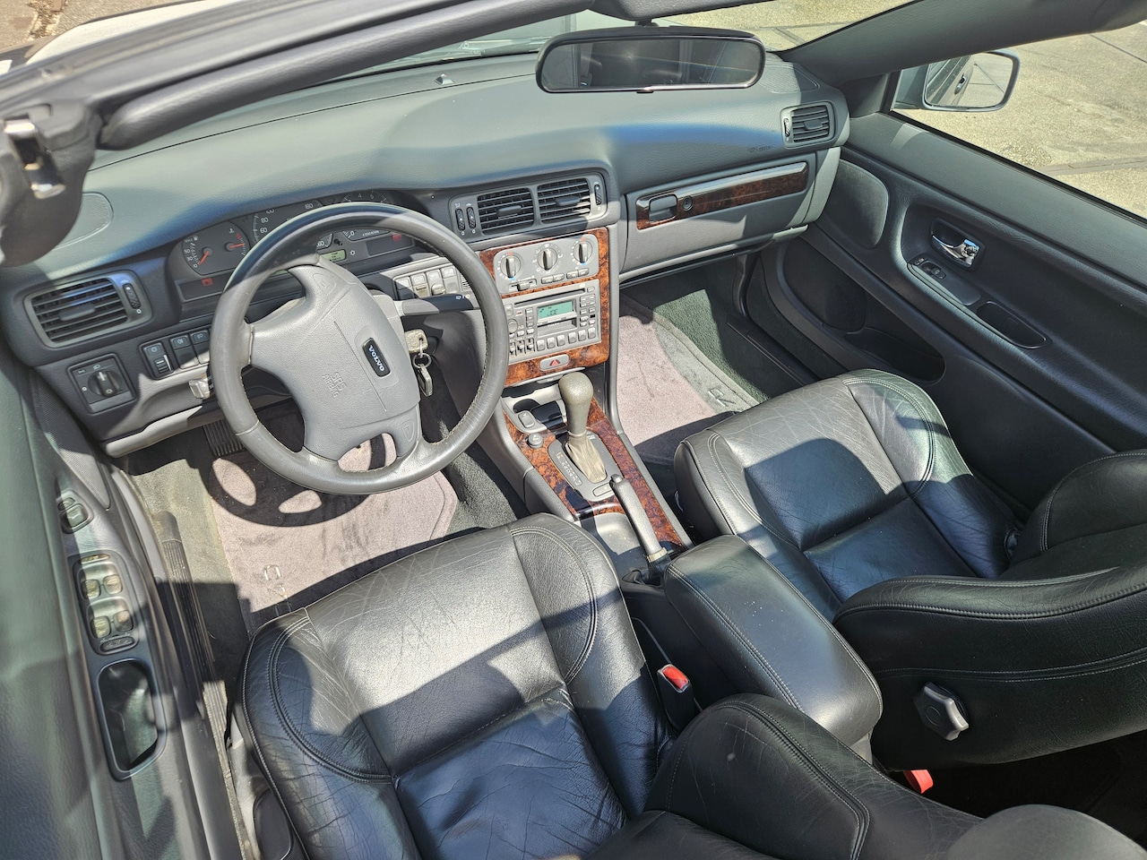Volvo C70 Convertible - 2.0 T Prestige Serviceboek en Carpass aanwezig. Laatste onderhoud op 108.000km. - AutoWereld.nl