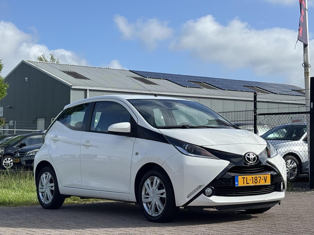Toyota Aygo - 1.0 VVT-i x-play automaat camera airco - AutoWereld.nl