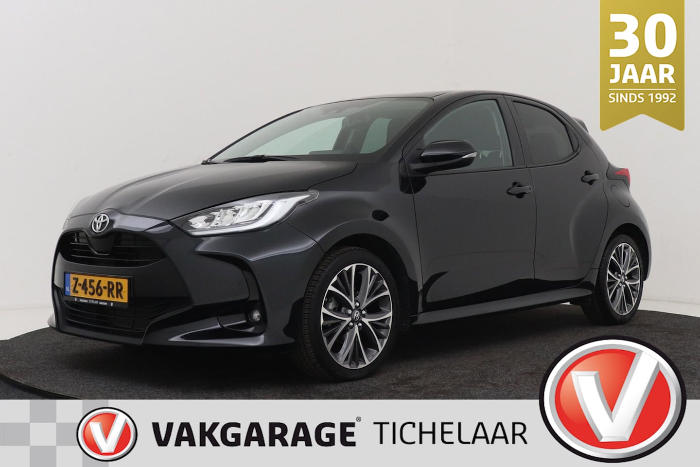 Toyota Yaris - 1.5 VVT-i Executive | 19.000 KM!! | CarPlay | Head-Up | Camera | LED | Stoelverwarming | C - AutoWereld.nl