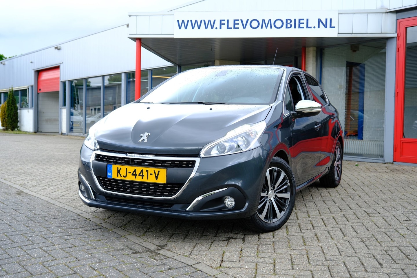 Peugeot 208 - 1.6 BlueHDi Allure Navi|1e Eig|Cam|CarPlay|Clima|LMV - AutoWereld.nl