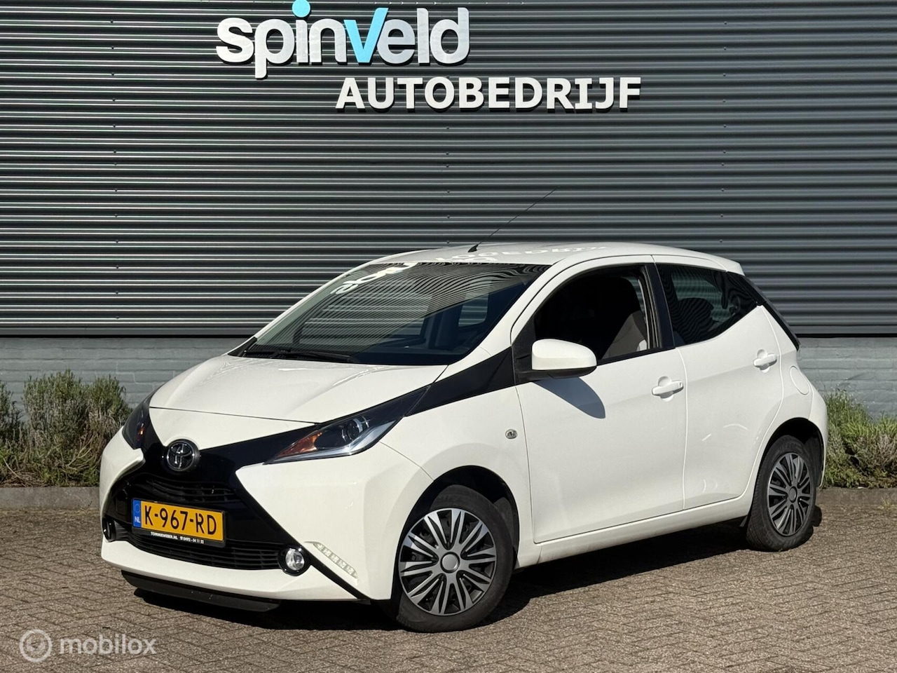 Toyota Aygo - 1.0 VVT-i x-play - Multimedia - Camera - Cruise Control - - AutoWereld.nl