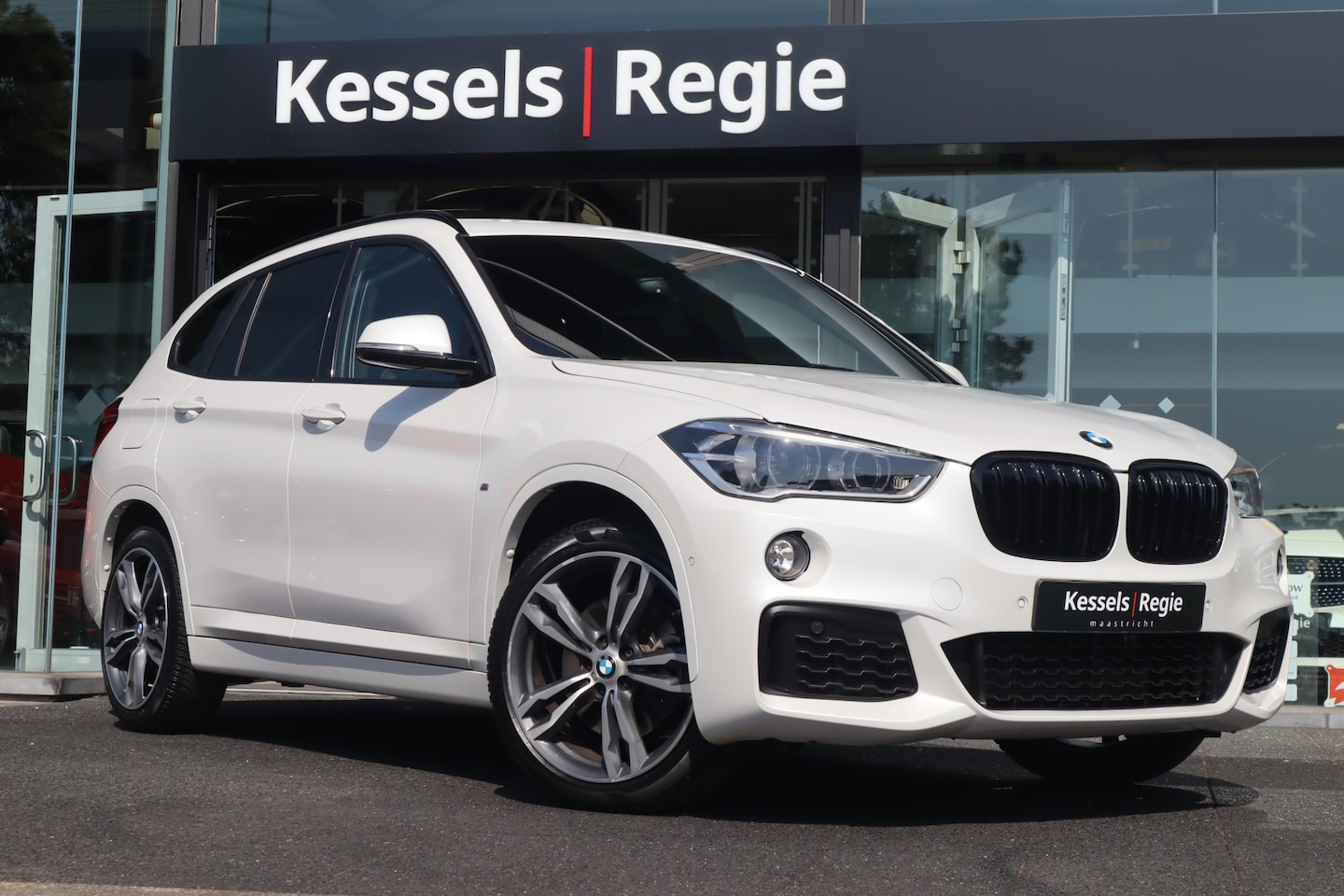 BMW X1 - xDrive20i M-Sport | HuD | Trekhaak | Camera | 19” | Leer | Stuur/Stoelverwarming | DAB | S - AutoWereld.nl