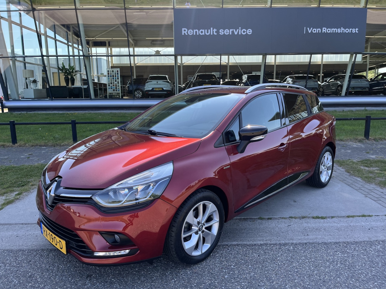 Renault Clio Estate - Estate0.9 TCe Intens / Airco / Navi / Bluetooth / 2e Pinksterdag open 09.30 - 17.00 uur - AutoWereld.nl