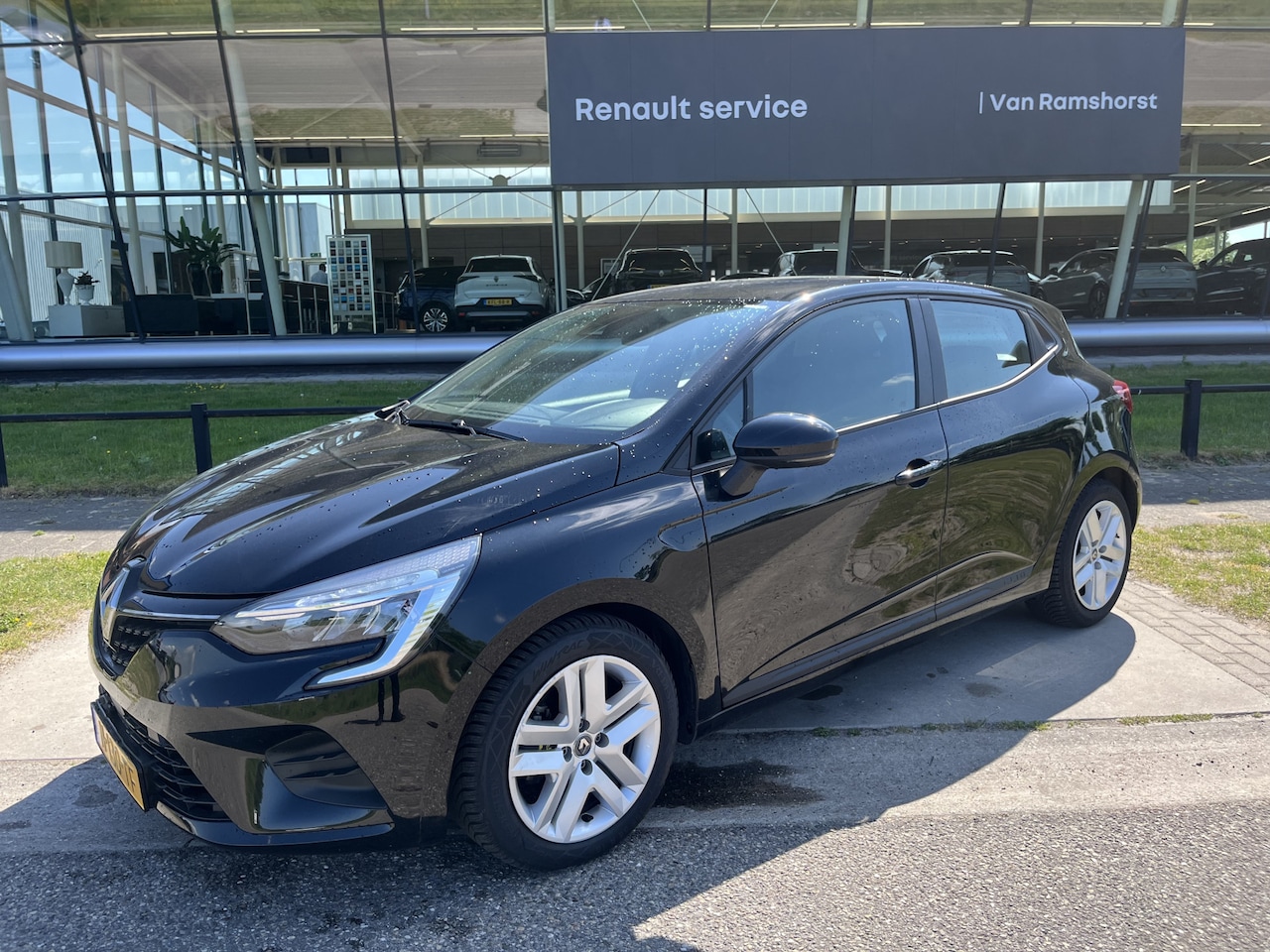 Renault Clio - 1.6 E-Tech Hybrid 140PK / Dealer onderhouden / Automaat / Airco / Apple Carplay - Android - AutoWereld.nl