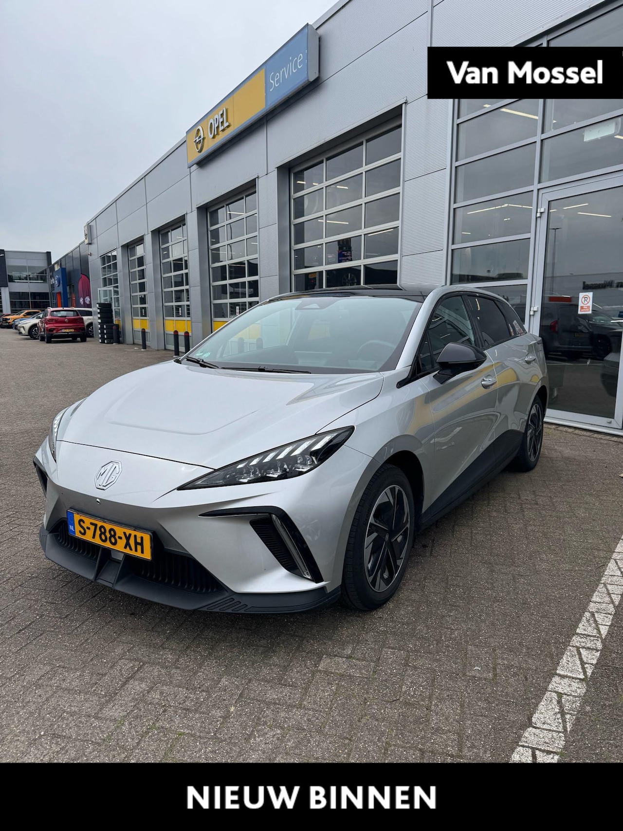MG MG4 - Luxury 64 kWh | Apple Carplay - Android Auto | Camera | Led Verlichting | Adaptieve Cruise - AutoWereld.nl