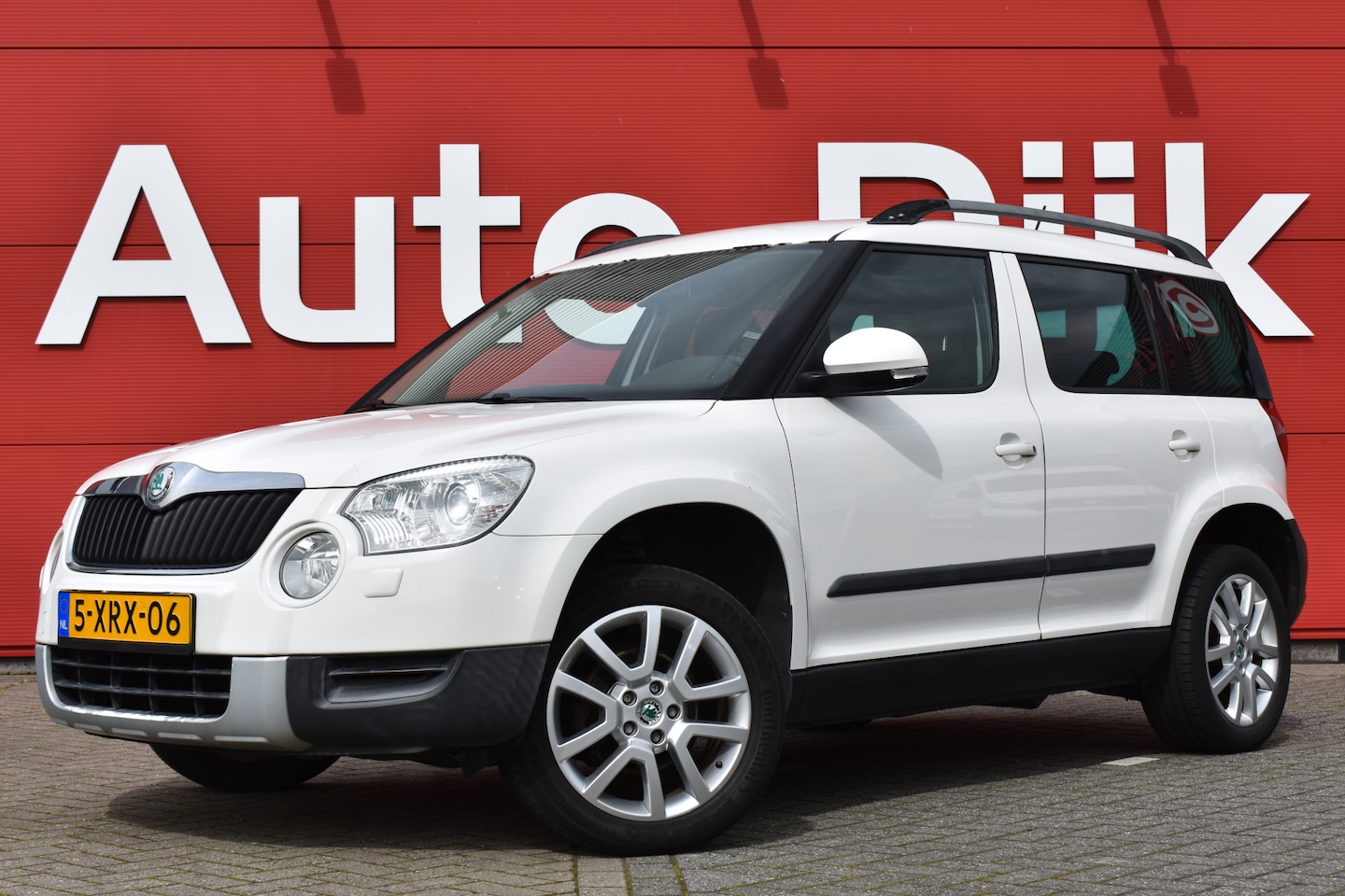 Skoda Yeti - 1.2 TSI Elegance Bi-Xenon | Trekhaak | Clima | Cruise | PDC | LMV - AutoWereld.nl