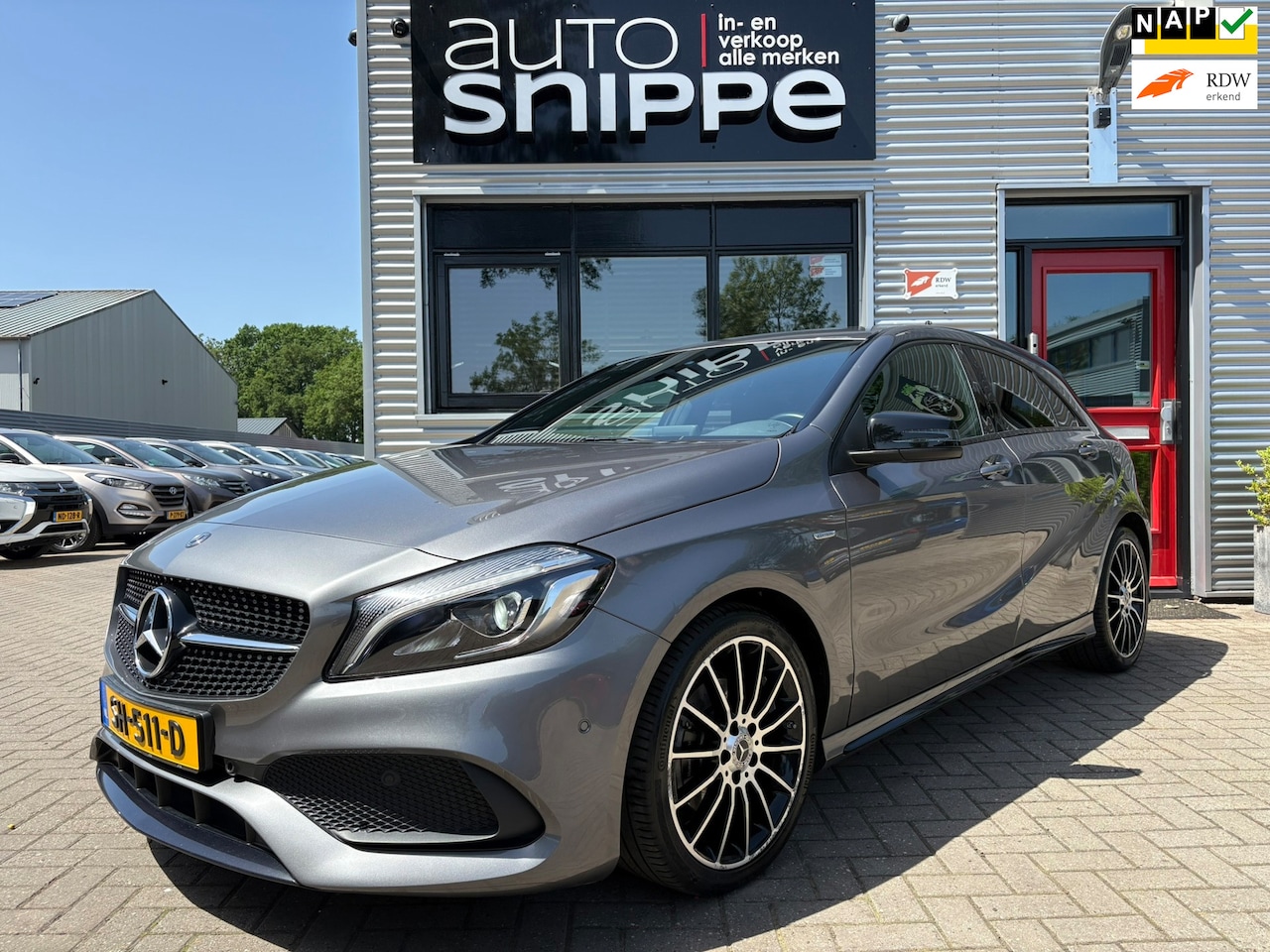 Mercedes-Benz A-klasse - 160 -AUTOMAAT-AMG PAKKET-ALCANTARA-SPORTSTOELEN-DIAMOND GRILL-SPORTSTOELEN-CAMERA-NIGHT PA - AutoWereld.nl