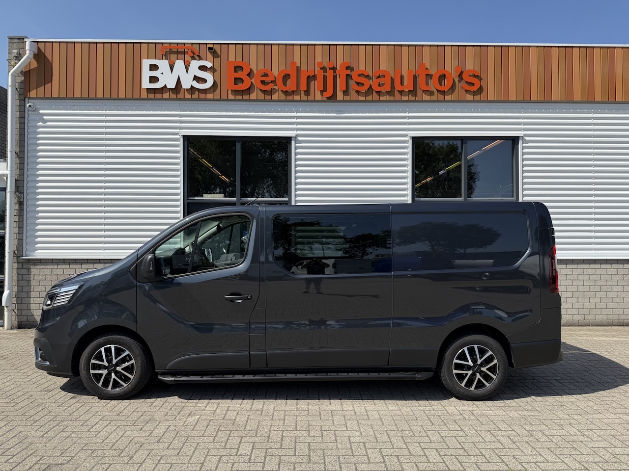 Renault Trafic - 2.0 dCi 130pk T29 L2H1 DC 5 persoons Comfort / vaste prijs rijklaar € 19.950 ex btw / leas - AutoWereld.nl