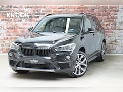 BMW X1 - sDrive20i High Executive Automaat / Navigatiesysteem Plus / Panoramadak / Leder / Head-Up