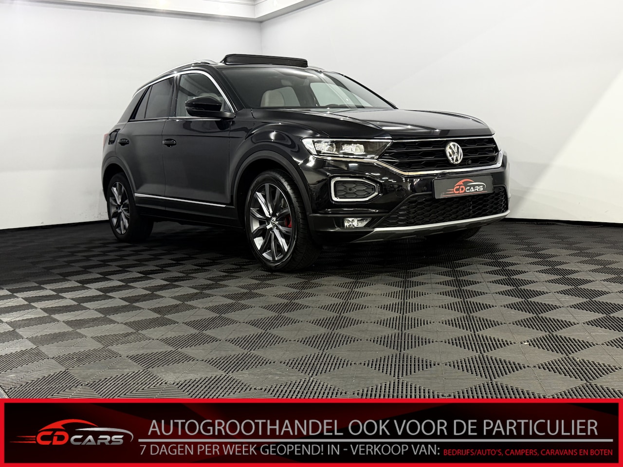Volkswagen T-Roc - 1.5 TSI Sport Panoramadak, Camera, Virtual desk, Apple carplay, Leder, Elektrische achterk - AutoWereld.nl
