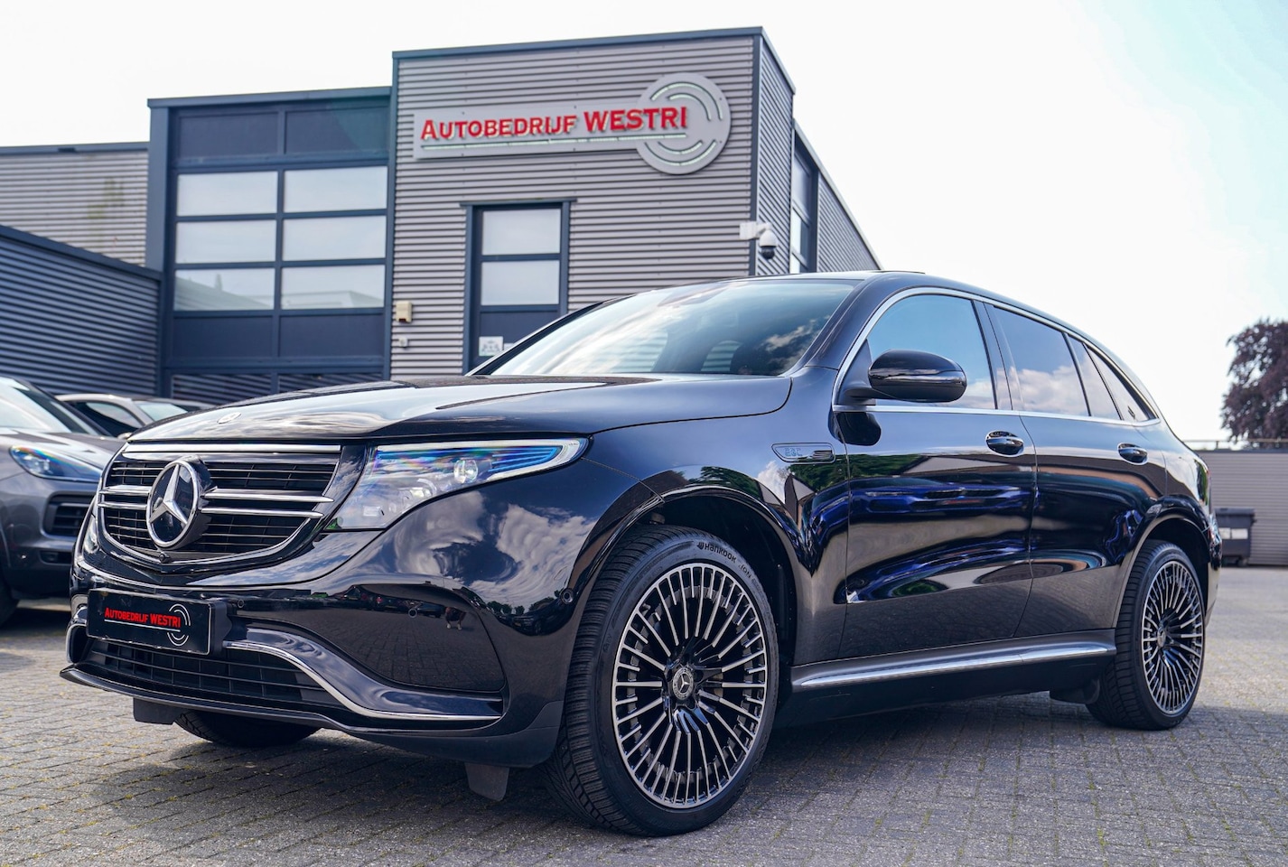 Mercedes-Benz EQC - 400 4MATIC AMG Line Premium Plus 80 kWh |Camera | Lane assist | Stoelverwarming - AutoWereld.nl