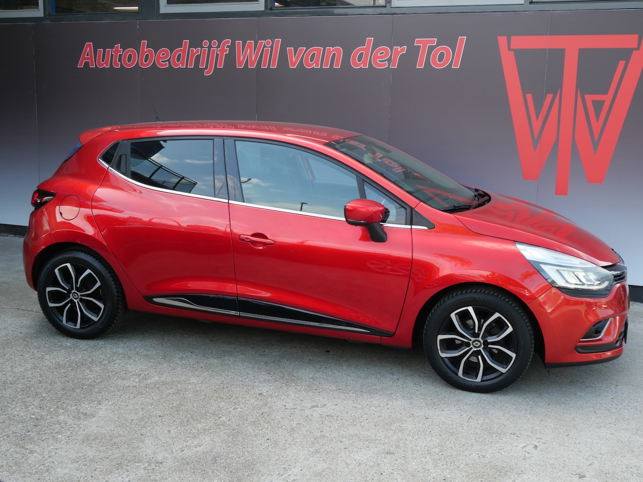 Renault Clio - 0.9 TCe INTENS | CLIMA | CRUISE | NAVIGATIE | LED | TREKHAAK | NIEUWE APK!! - AutoWereld.nl