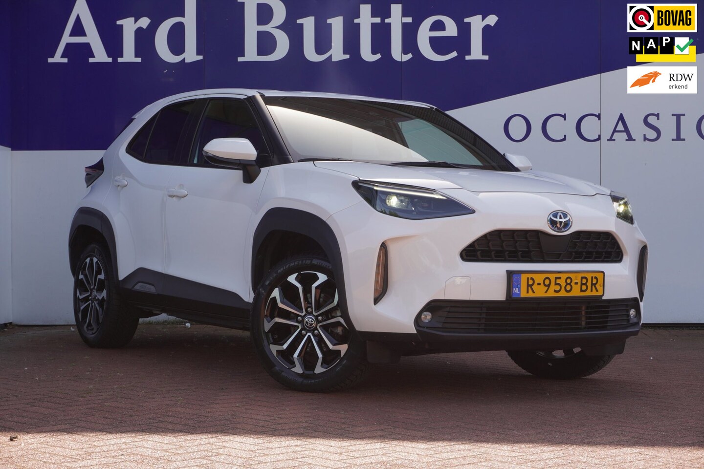 Toyota Yaris Cross - 1.5 Hybrid First Edition+Led+Navigatie+17"lmv+camera+afneembare-trekhaak - AutoWereld.nl