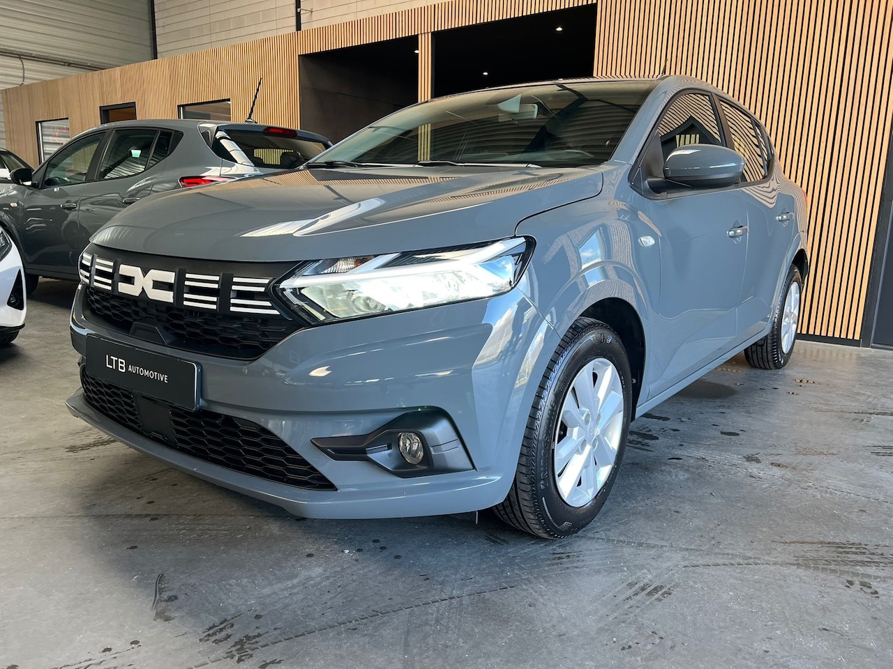 Dacia Sandero - 1.0 TCe 90 Expression Automaat|Carplay|Cruise|Airco - AutoWereld.nl