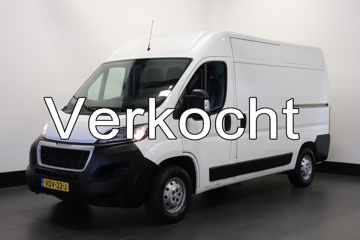 Peugeot Boxer - 2.2 BlueHDi 120PK L2H2 2x Schuifdeur - Airco - Navi - Cruise - € 11.950,- Excl. - AutoWereld.nl