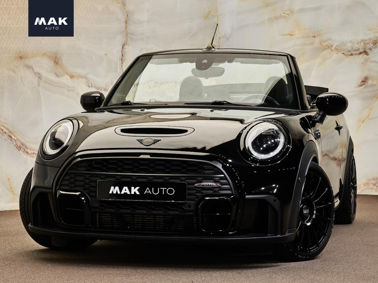 MINI Cabrio - 2.0 John Cooper Works 2.0 John Cooper Works, H/K, HUD, ACC, LED, 17", JCW-stl., keyless, camera - AutoWereld.nl
