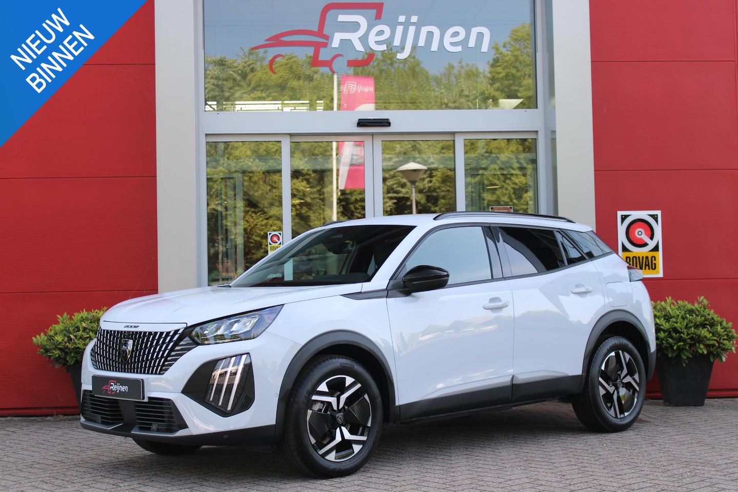 Peugeot 2008 - 1.2 Hybrid 145PK AUTOMAAT ALLURE | NAVIGATIE | KEYLESS ENTRY/START | DRAADLOZE TELEFOONLAD - AutoWereld.nl