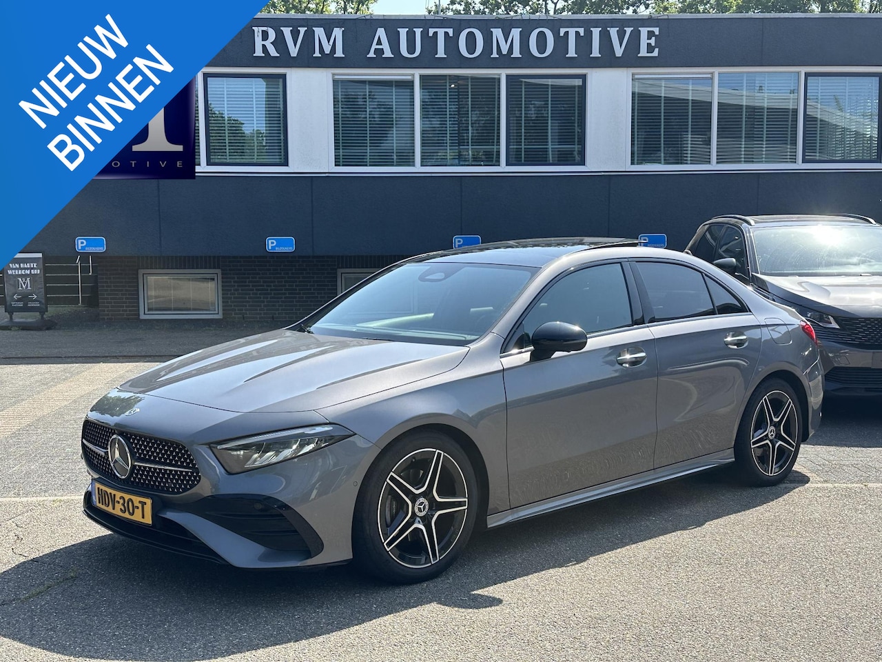 Mercedes-Benz A-klasse - 200 AMG Line PANORAMADAK | WIDESCREEN | AMBIENT LIGHT SFEERVERLICHTING | ELEKTRISCHE TREKH - AutoWereld.nl