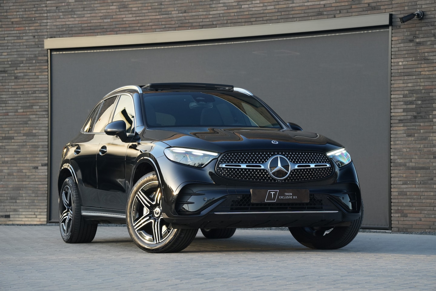 Mercedes-Benz GLC-klasse - 300e 4MATIC AMG Line | Distronic | Digital Light | Trekhaak | Pano | 360 - AutoWereld.nl