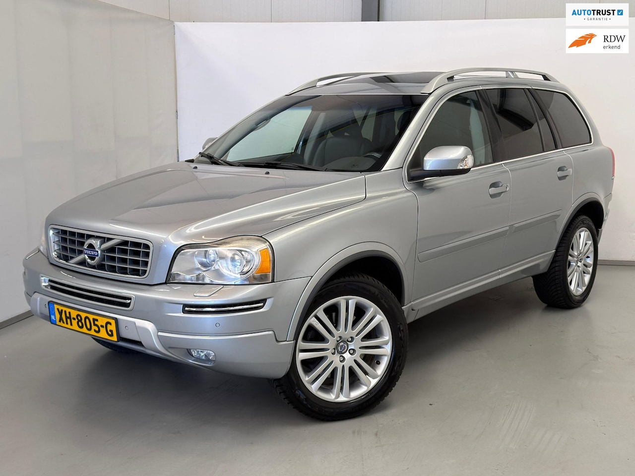 Volvo XC90 - 2.4 D5 Executive / Schuif/kanteldak / 7-pers. / R-Design - AutoWereld.nl
