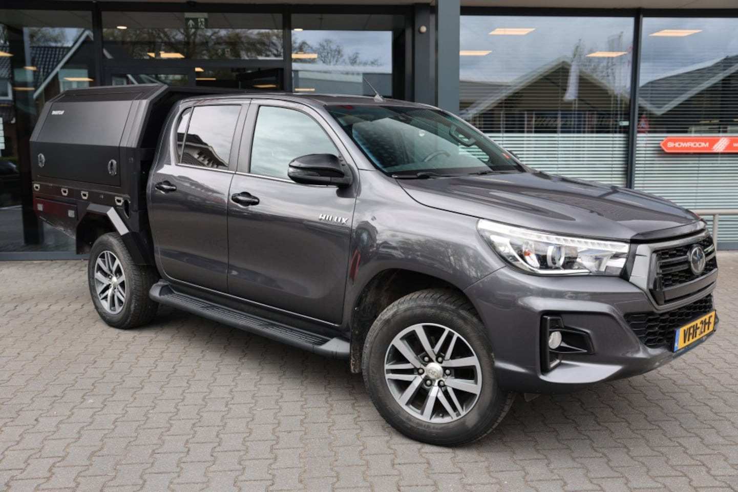 Toyota HiLux - 2.4 D-4D DUBBEL CABINE BE TREKKER LIMITED A/T VAN 5 ZITS VAN - AutoWereld.nl