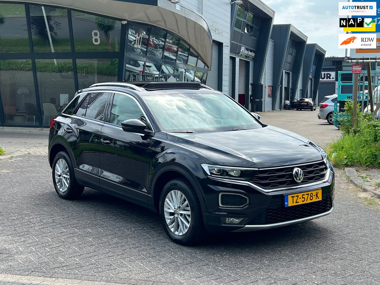 Volkswagen T-Roc - 1.0 TSI 6-Bak LED PANO CARPLAYY NAP!! - AutoWereld.nl