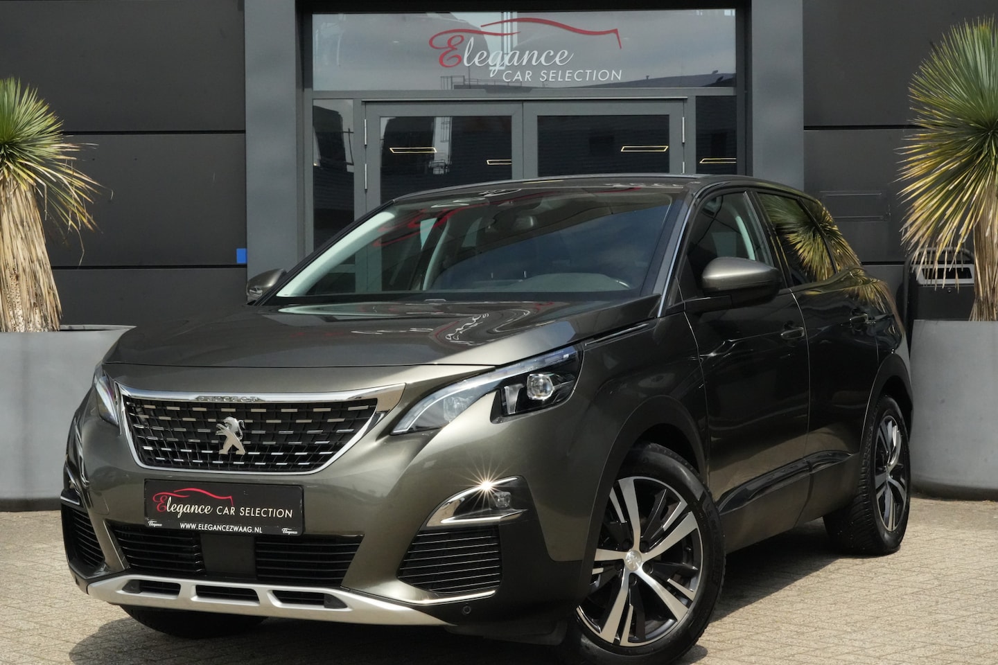 Peugeot 3008 - 1.2 PureTech Allure 131pk Navigatie/Trekhaak - AutoWereld.nl