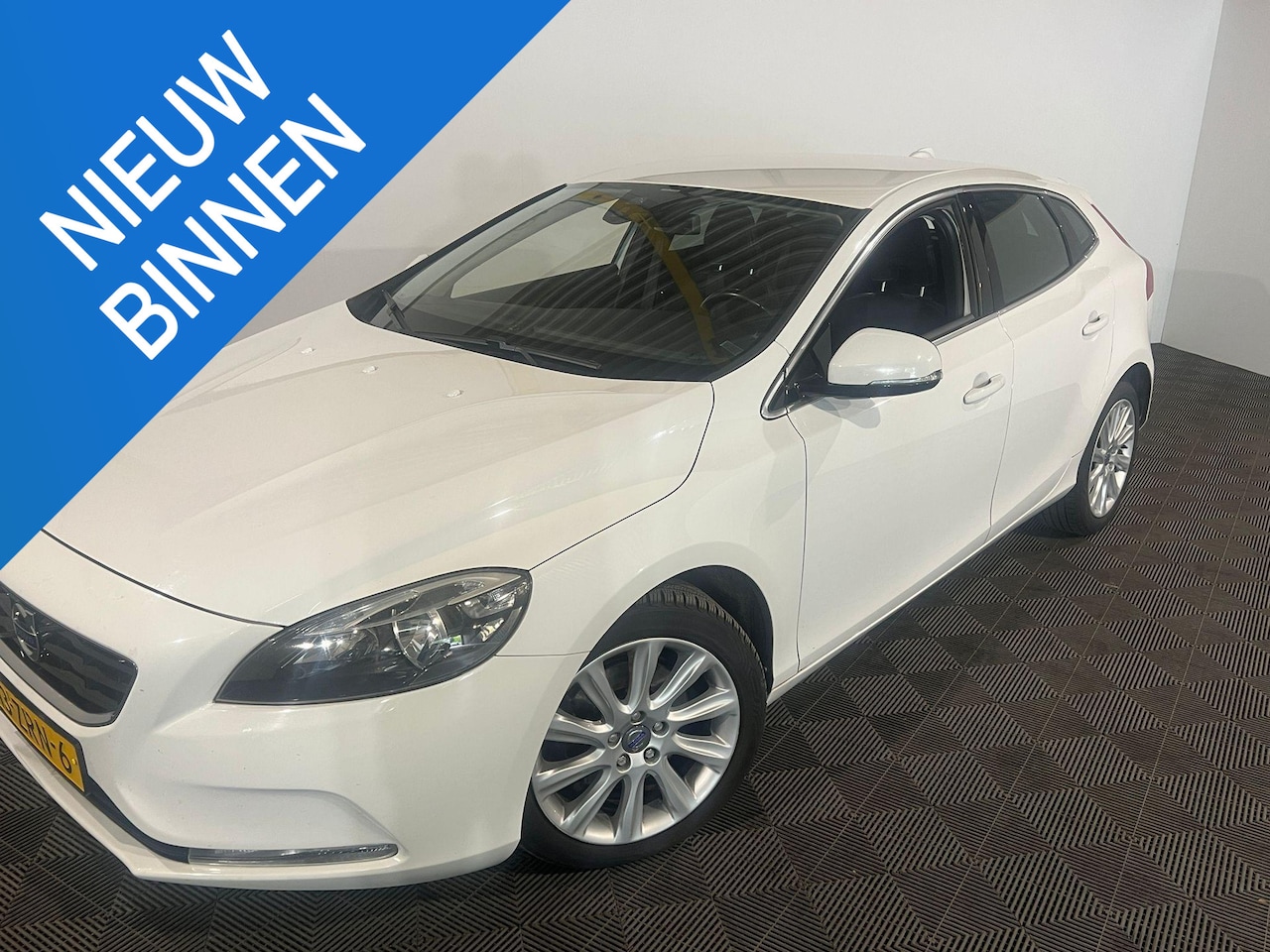 Volvo V40 - 1.6 T3 Momentum 1.6 T3 Momentum - AutoWereld.nl