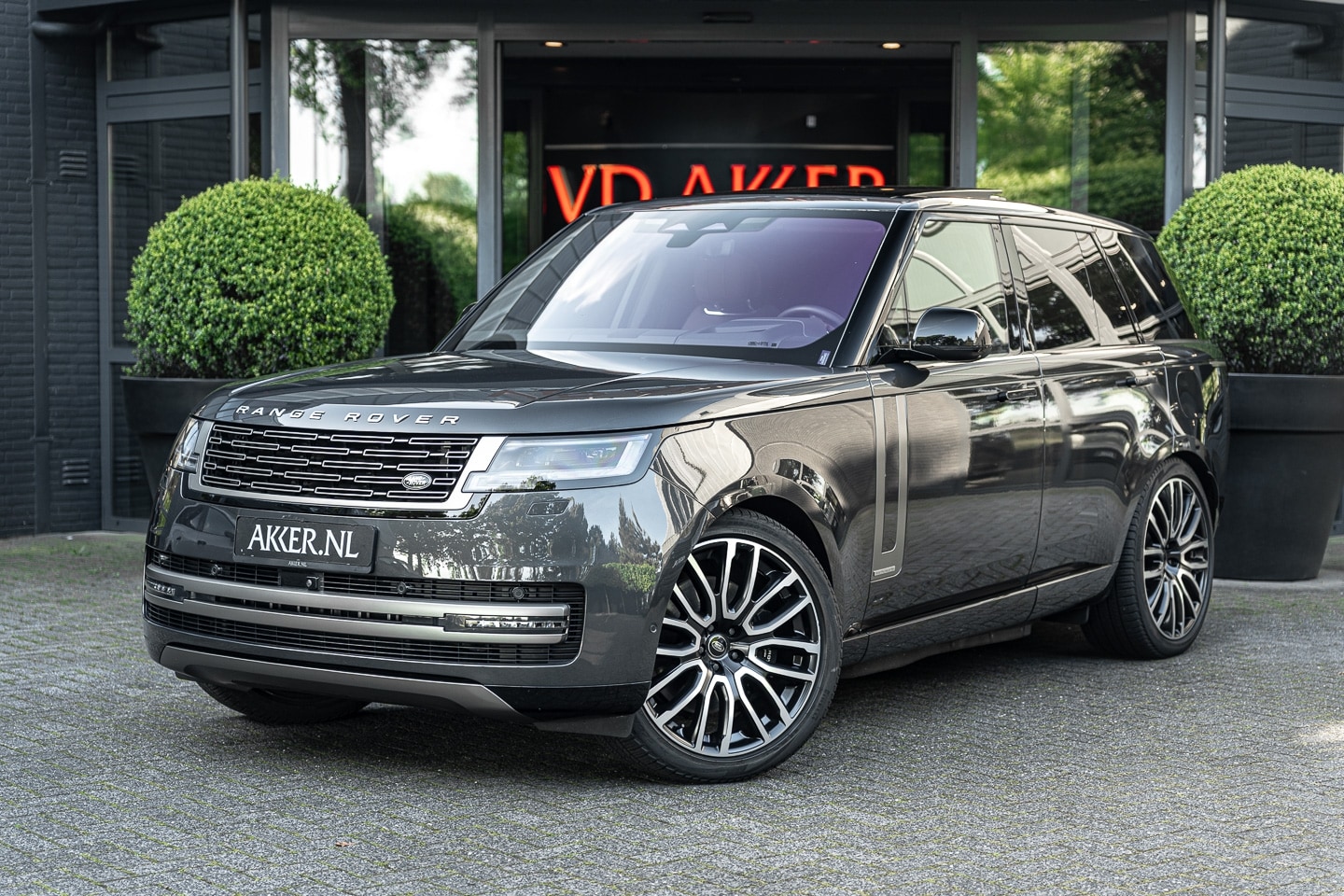 Land Rover Range Rover - LANDROVER P510e Autobiography | 4Wsturing | 23 Inch | Head-up | Lederen Hemel | 4x Memory - AutoWereld.nl