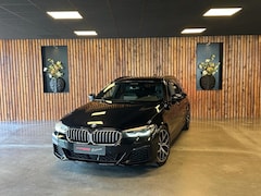 BMW 5-serie Touring - 520d Business Edition Plus / Camera / Stuurverwarming / Sfeerverlichting / Carplay / DAB /
