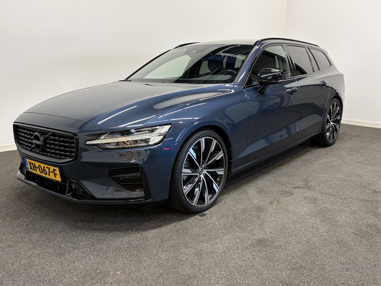Volvo V60 - 2.0 T5 250pk AUT8 R-Design Leer/ Harman Kardon/ Apple CArPlay/ DAB/ Stuurverw./ CD speler - AutoWereld.nl
