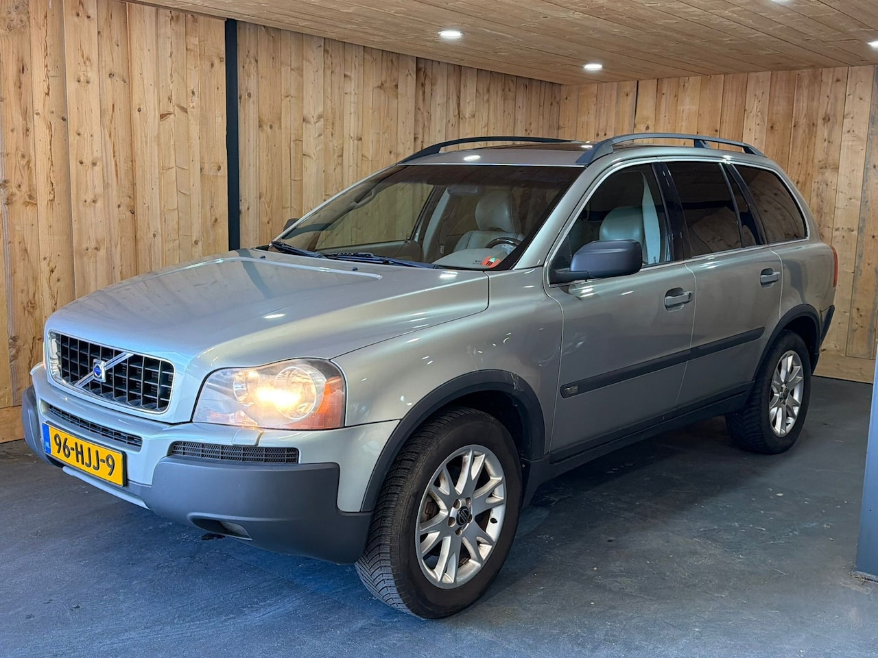 Volvo XC90 - 2.5 Turbo Benzine 7-Persoons Youngtimer 2004 - AutoWereld.nl