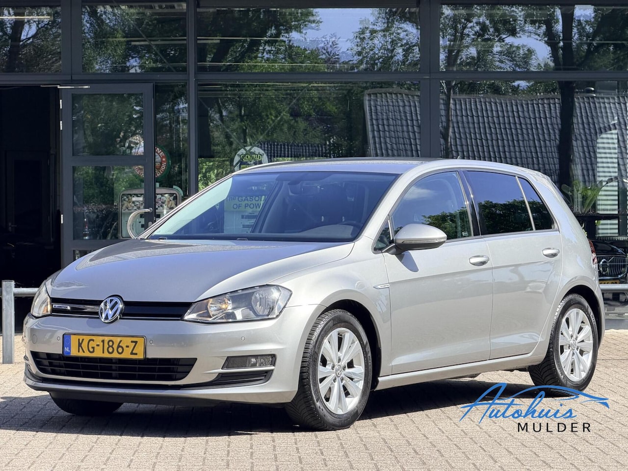 Volkswagen Golf - 1.0 TSI Connected Series | Automaat | Camera | Trekhaak| NL-Auto - AutoWereld.nl