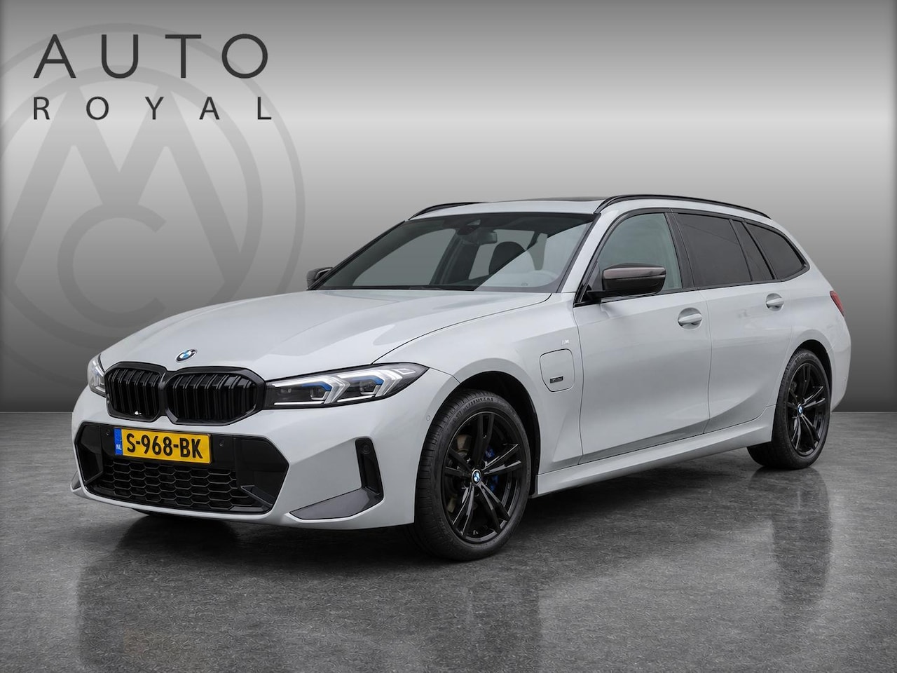 BMW 3-serie Touring - 320e M-SPORT | PANORAMADAK| LEDER SPORT INTERIEUR| HEAD-UP DISPLAY| BORDENHERKENNING| DODE - AutoWereld.nl