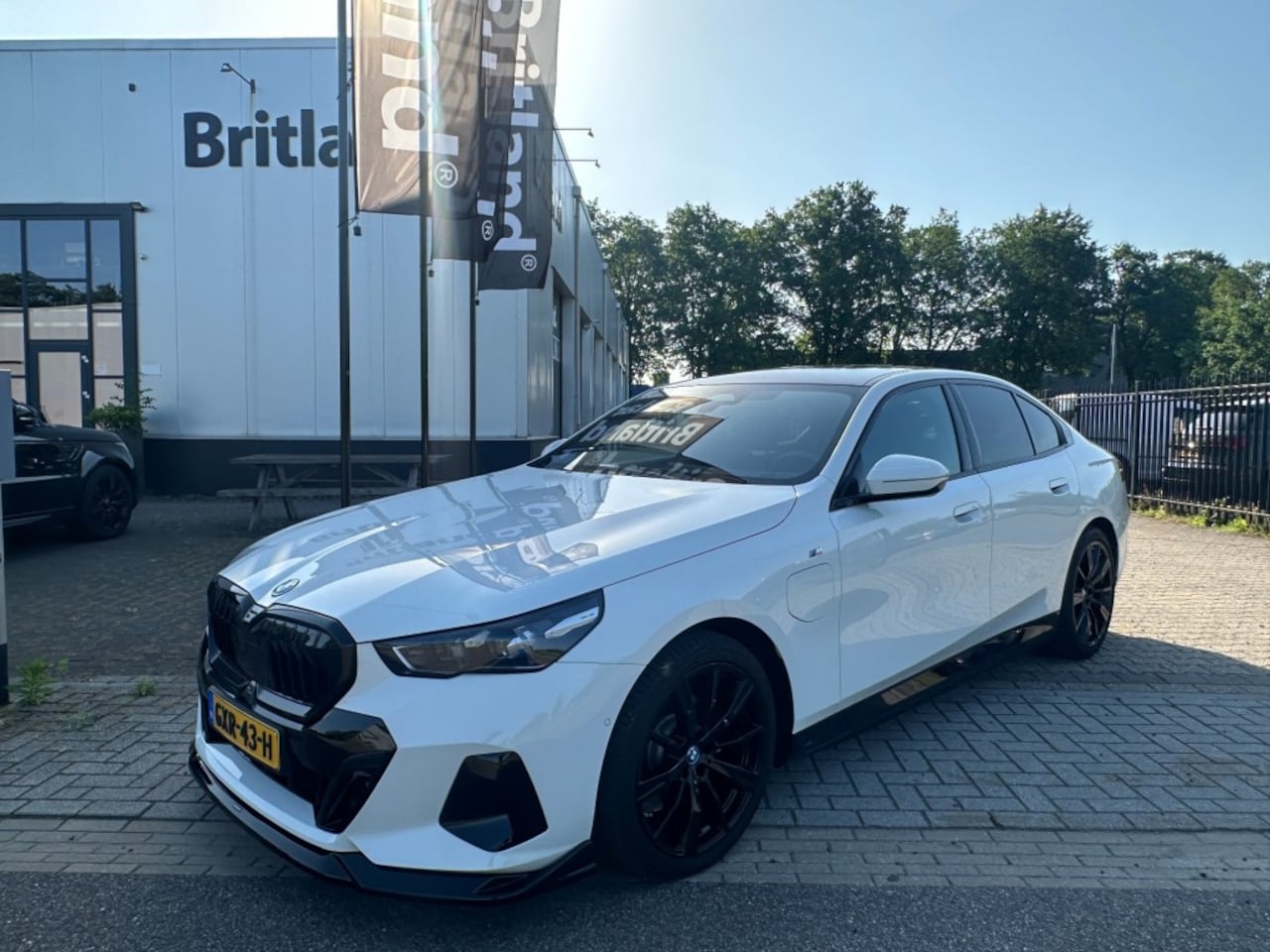 BMW 5-serie - 530e X-drive M-Sport bj2024 *Leer *Laser *Adaptive *NL auto - AutoWereld.nl