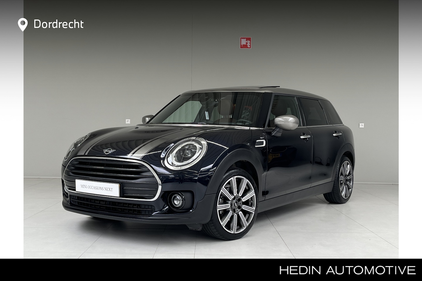 MINI Clubman - Cooper Richmond Park Edition | Leder | Panorama | 18" | Head-Up | Camera - AutoWereld.nl