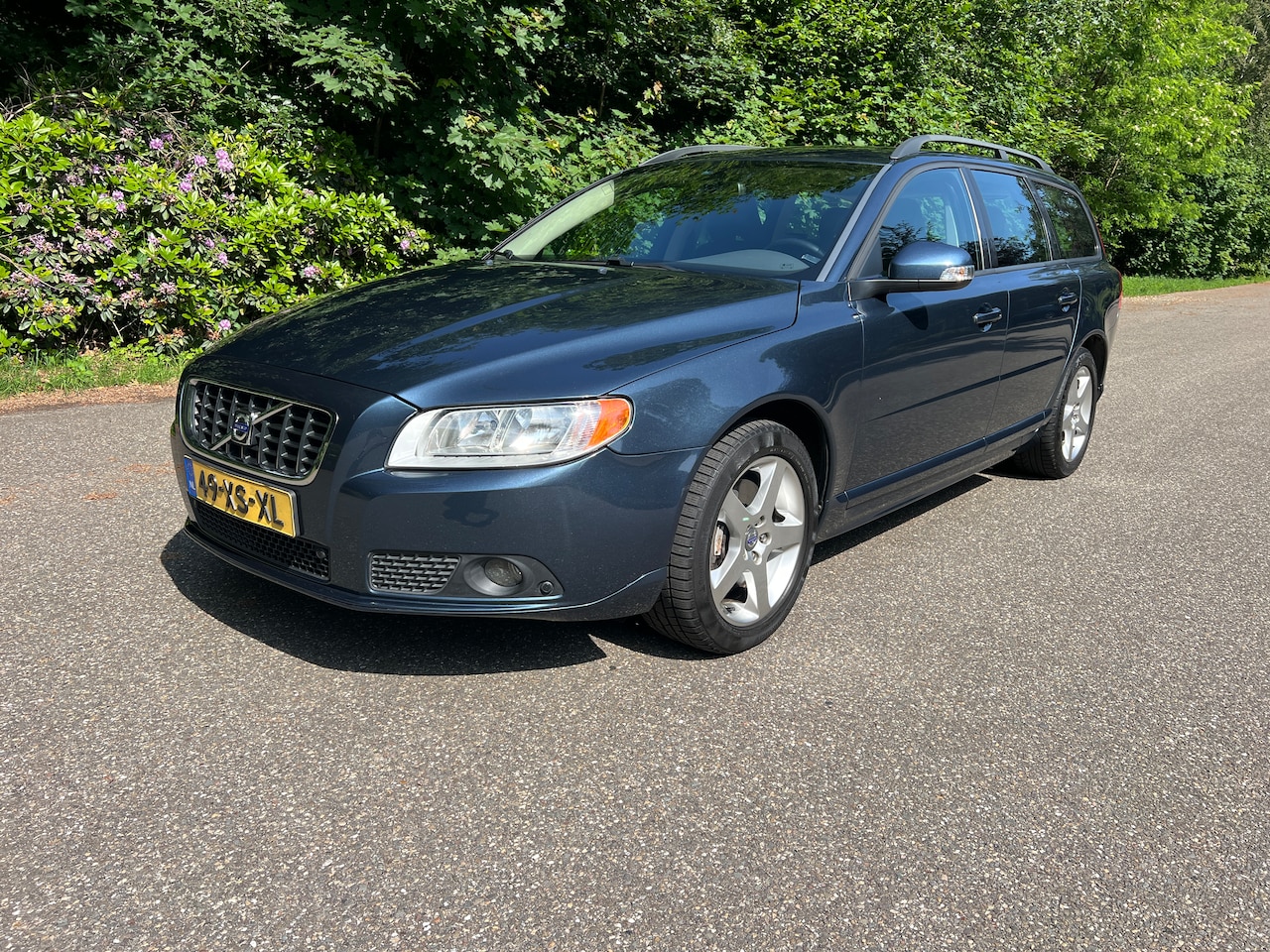 Volvo V70 - 2.5T Summum 201dkm Dealer Trekhaak Leder PDC - AutoWereld.nl