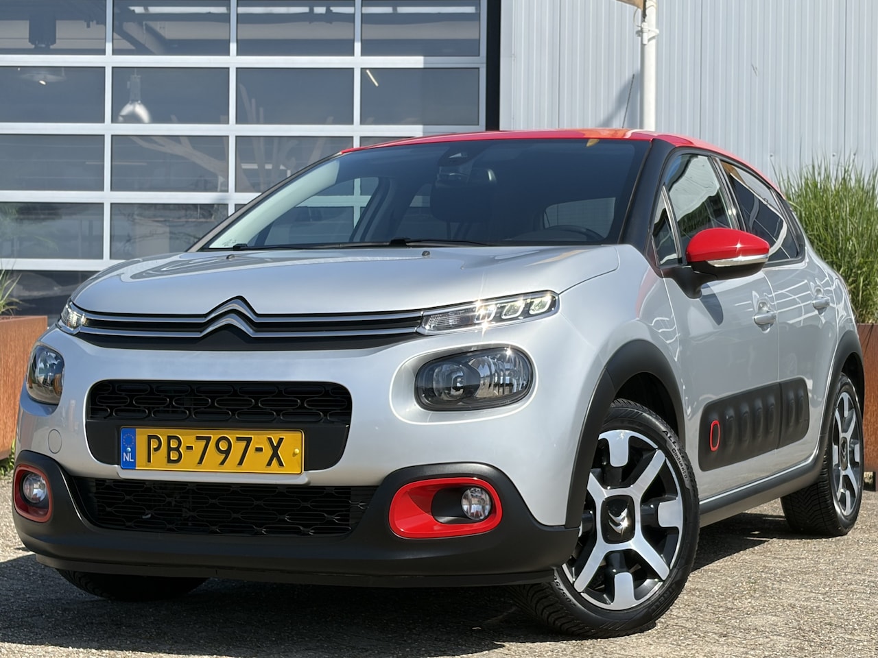 Citroën C3 - 1.2 PureTech S&S Shine 110pk | Two tone kleur | Achteruitrijcamera | Apple Carplay/Android - AutoWereld.nl