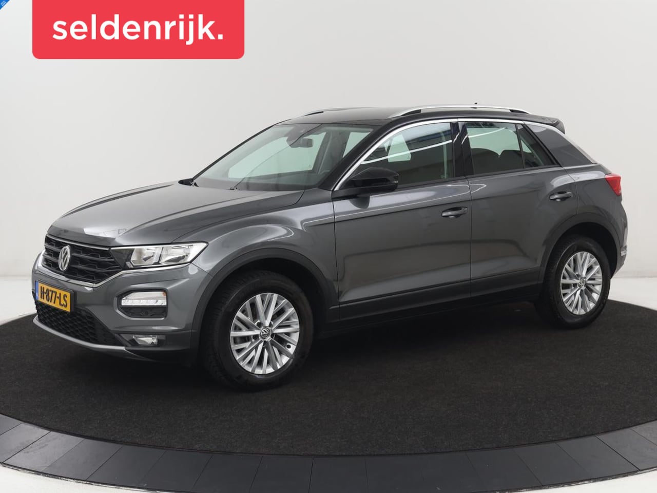 Volkswagen T-Roc - 1.5 TSI Style | Trekhaak | Carplay | Adaptive cruise | Navigatie | Climate control | Parke - AutoWereld.nl