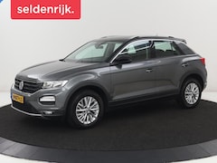 Volkswagen T-Roc - 1.5 TSI Style | Trekhaak | Carplay | Adaptive cruise | Navigatie | Climate control | Parke