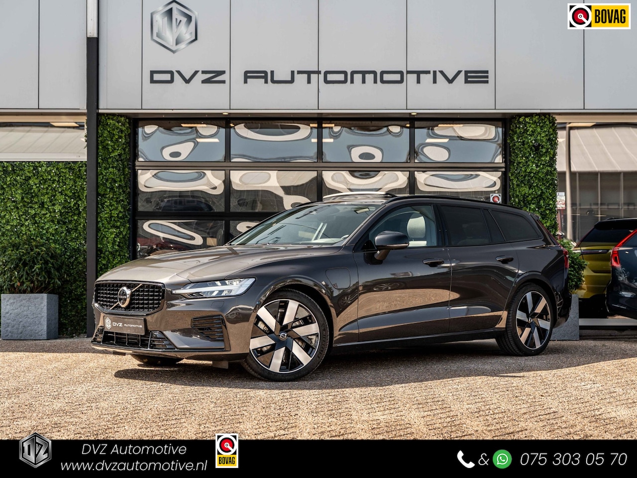 Volvo V60 - 2.0 T6 Plug-in hybrid AWD Plus Dark | Pano | Surround View | H/K Sound - AutoWereld.nl