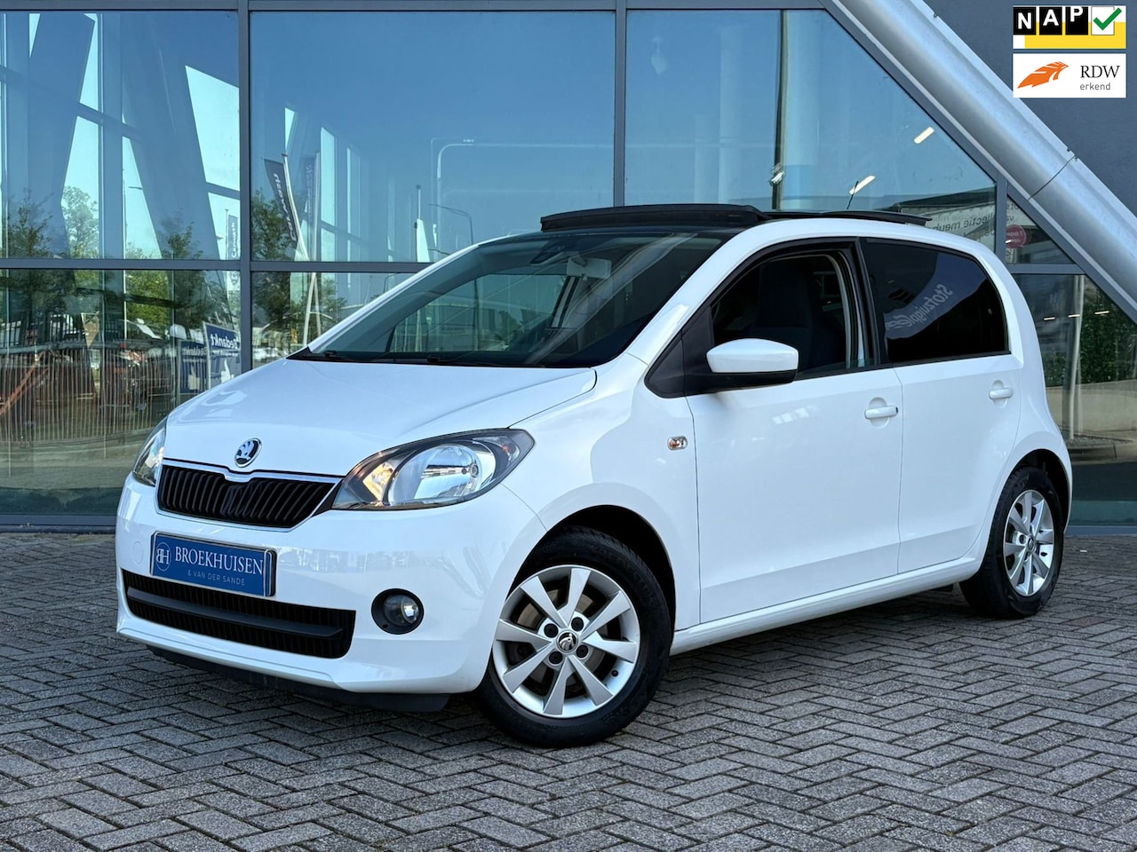 Skoda Citigo - 1.0 Greentech Arctic Air Schuifdak / Airco / Navigatie - AutoWereld.nl