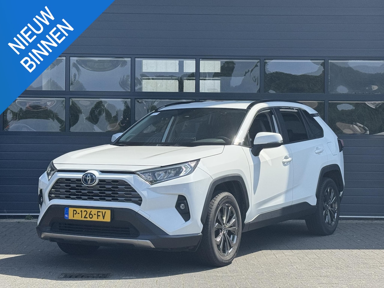 Toyota RAV4 - 2.5 HYBRID AWD BUSINESS PLUS I AUTOMAAT I TREKHAAK (1650KG) I APPLE CARPLAY I P-CAMERA - AutoWereld.nl