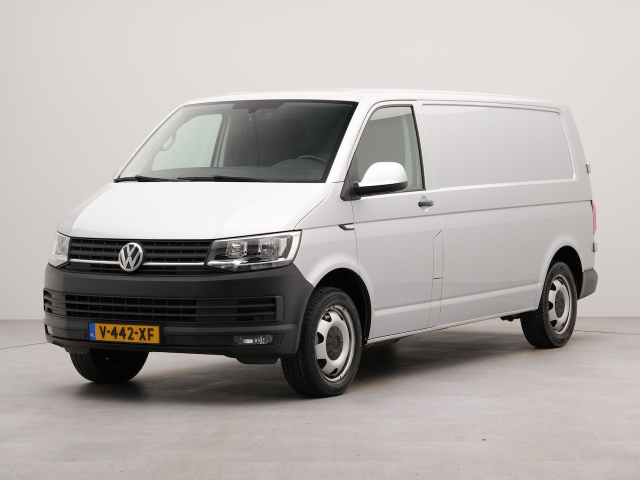 Volkswagen Transporter - 2.0 TDI L2H1 Highline AUT 204PK TREKHAAK 2500 KG 3200kg GVW - AutoWereld.nl