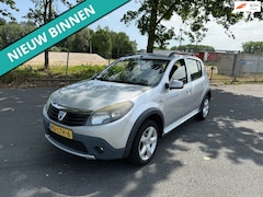 Dacia Sandero Stepway - 1.6 LET OP KOPPELING ZIT HOOG