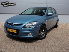 Hyundai i30 - 1.6i Dynamic (Vol Opties) Airco Trekhaak Parrot