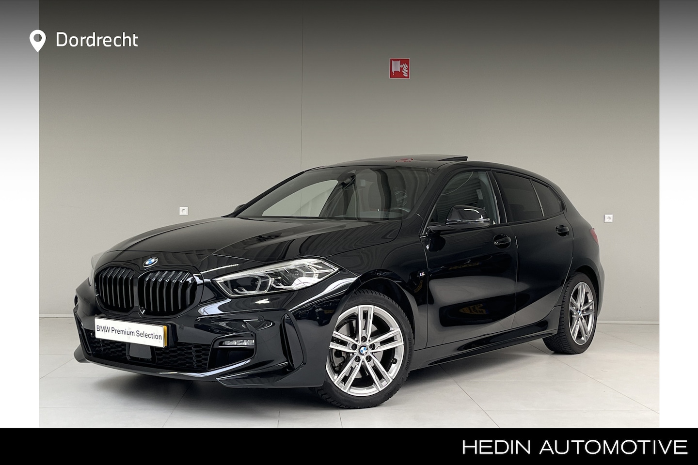 BMW 1-serie - 118i M-Sport | Panorama Dak | Stoelverwarming | Voorbereiding Driving Assistance - AutoWereld.nl