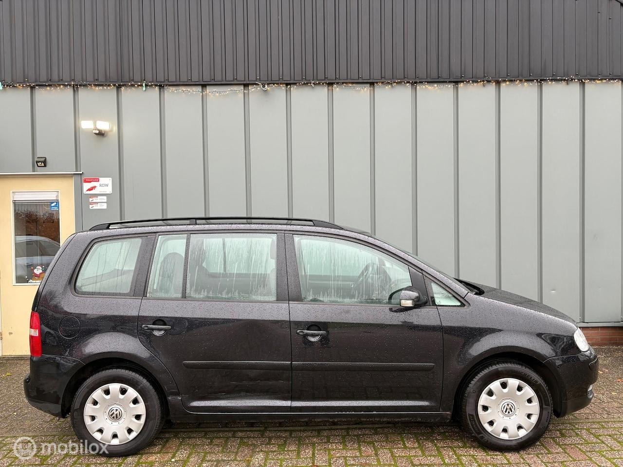 Volkswagen Touran - 1.6-16V FSI Business NAP//AIRCO//CRUISE//TREKHAAK//ELEC.RAMEN