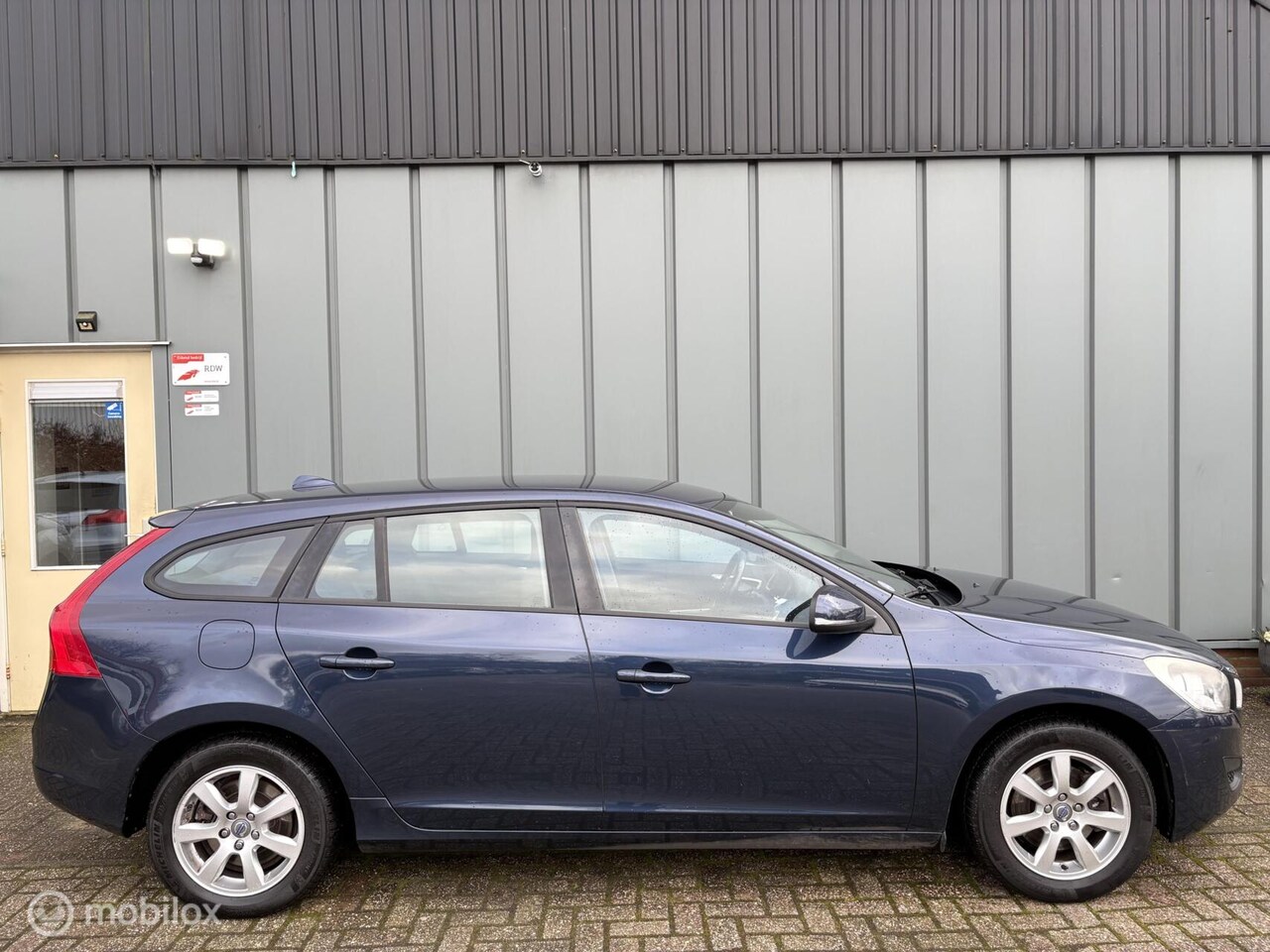 Volvo V60 - 1.6 T3 Kinetic 1.6 T3 Kinetic